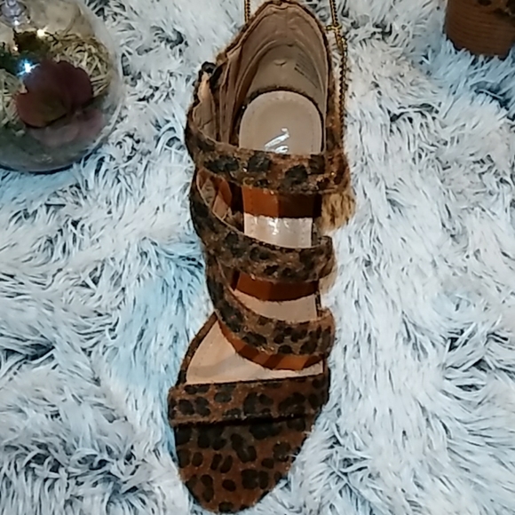 Heels - Picture 4 of 4